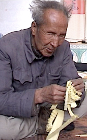 Li Huaiqiang makes streamers, 1999.